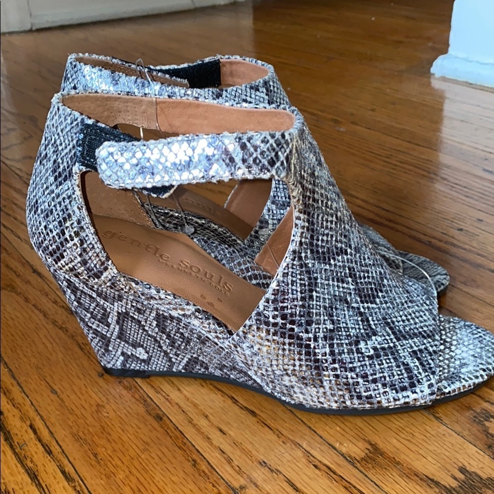Gentle Souls Women's Snakeskin Wedge Sandals - Black and Gray